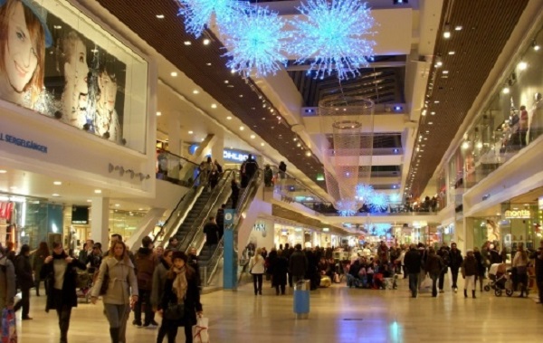 В Москве эвакуируют три крупных торговых центра